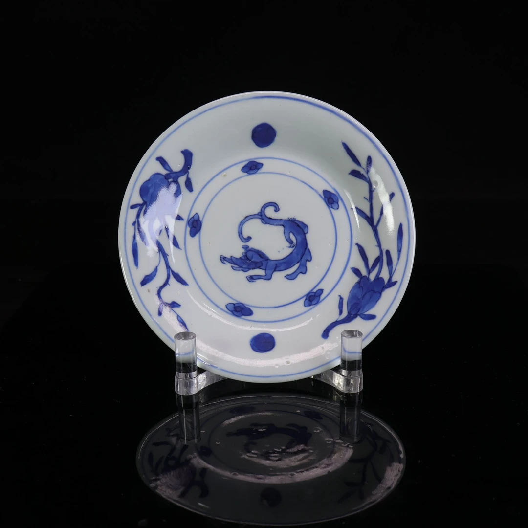 5. 清中期青花螭龙纹盘