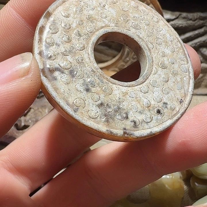 狼***说和田玉（糖玉）未镶嵌挂件