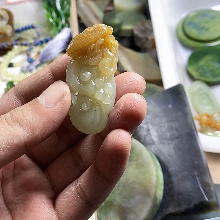 丹***哒和田玉（糖玉）未镶嵌珠宝半成品