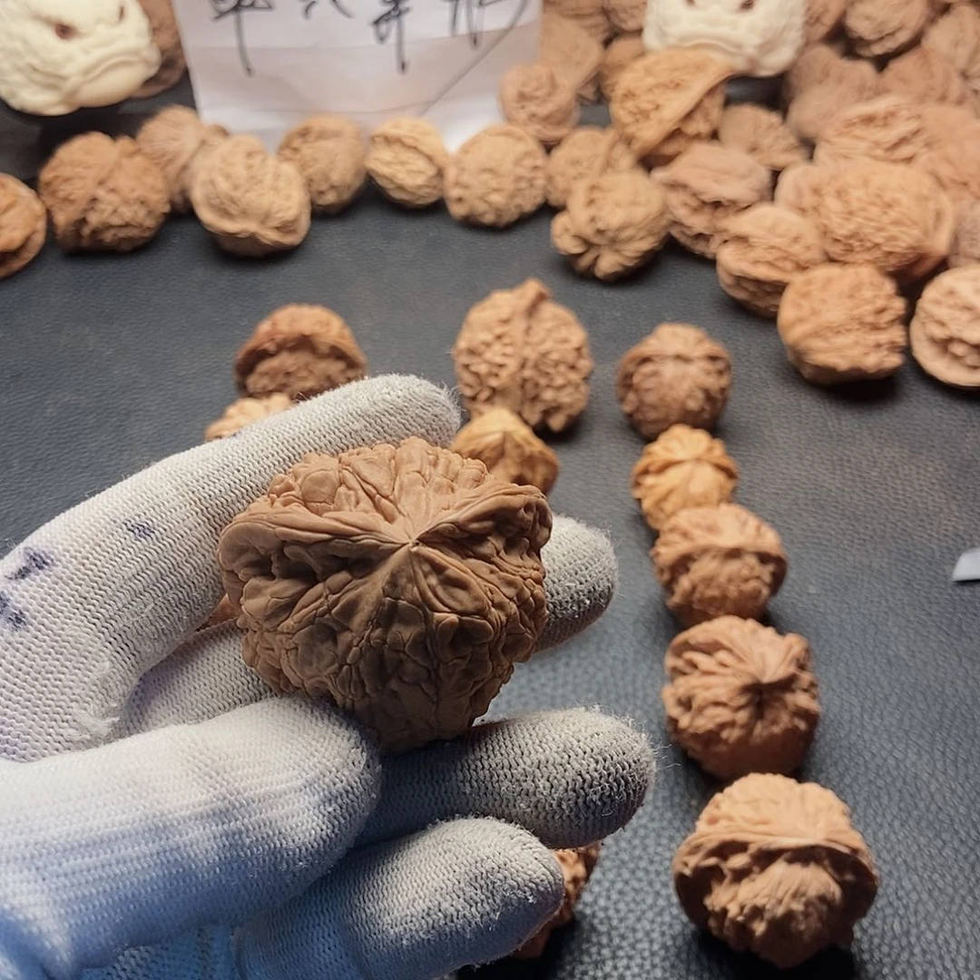 爱****文玩核桃吊坠龙顶蛇