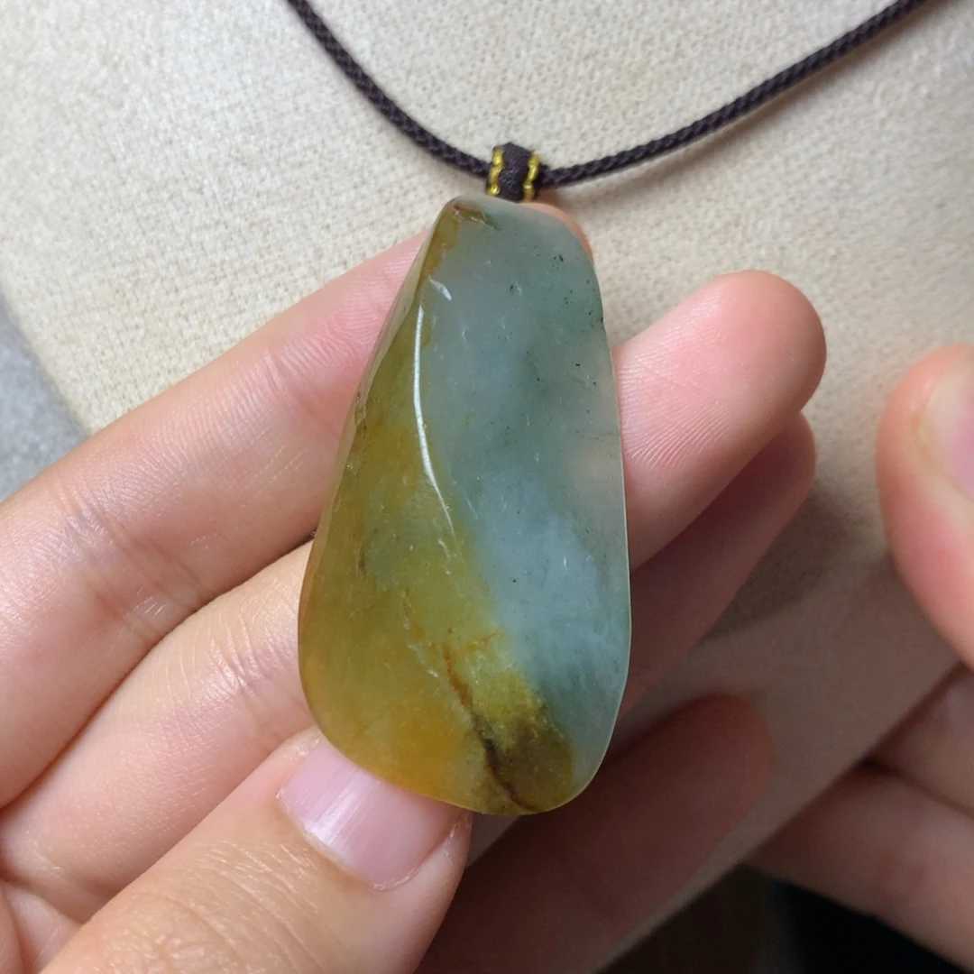 翡翠颈饰未镶嵌吊坠