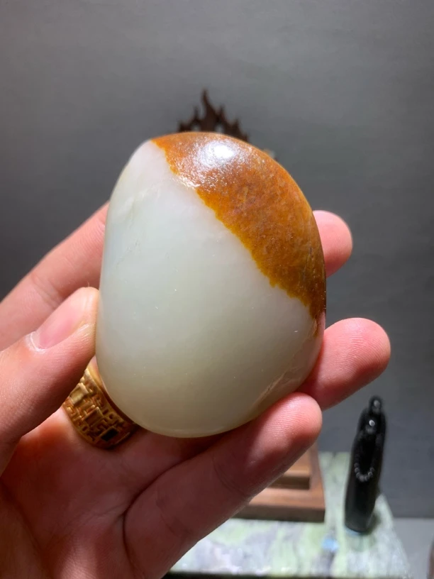 新疆和田 羊脂玉籽料 红皮白肉原石 重量112克