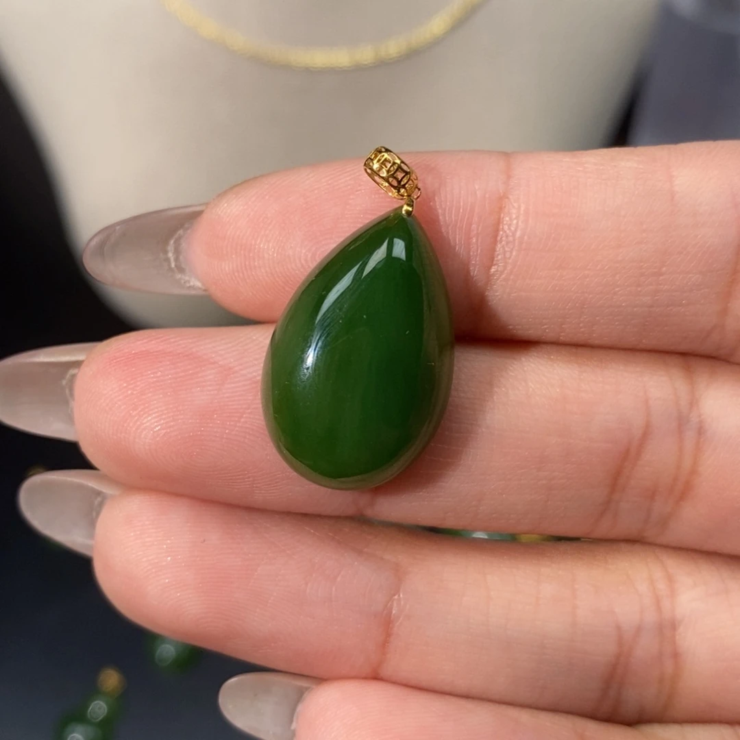 和田玉18K金镶嵌吊坠(赠链)