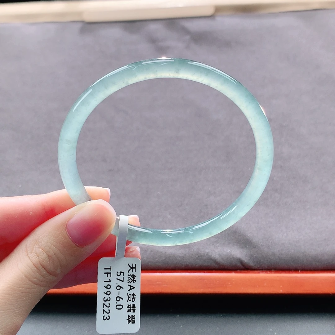 翡翠手镯未镶嵌天然