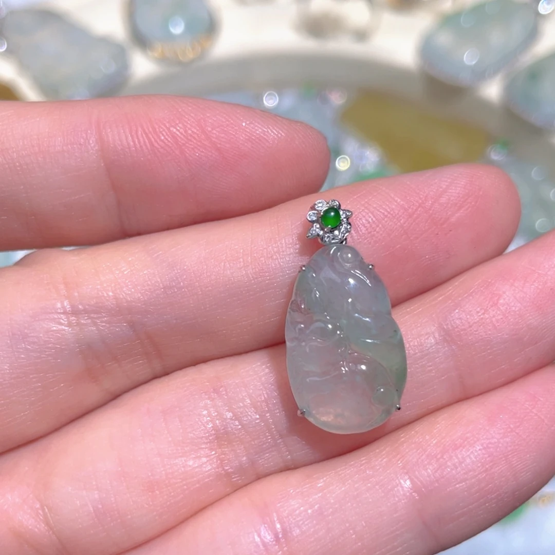 翡翠颈饰18K金镶嵌翡翠