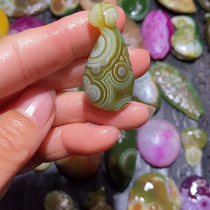 小***！玛瑙/玉髓颈饰合金