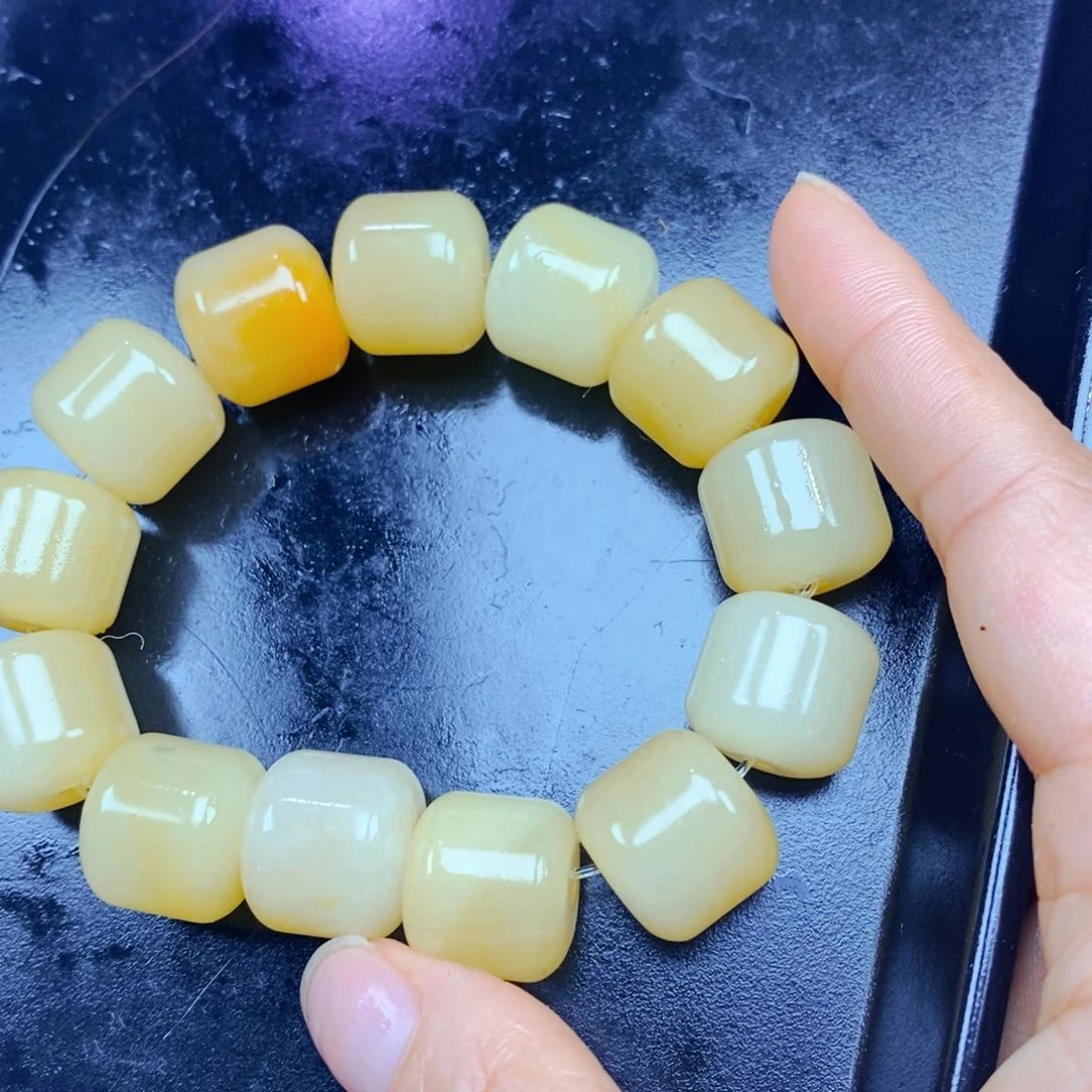 石英质玉（黄龙玉）未镶嵌颈饰