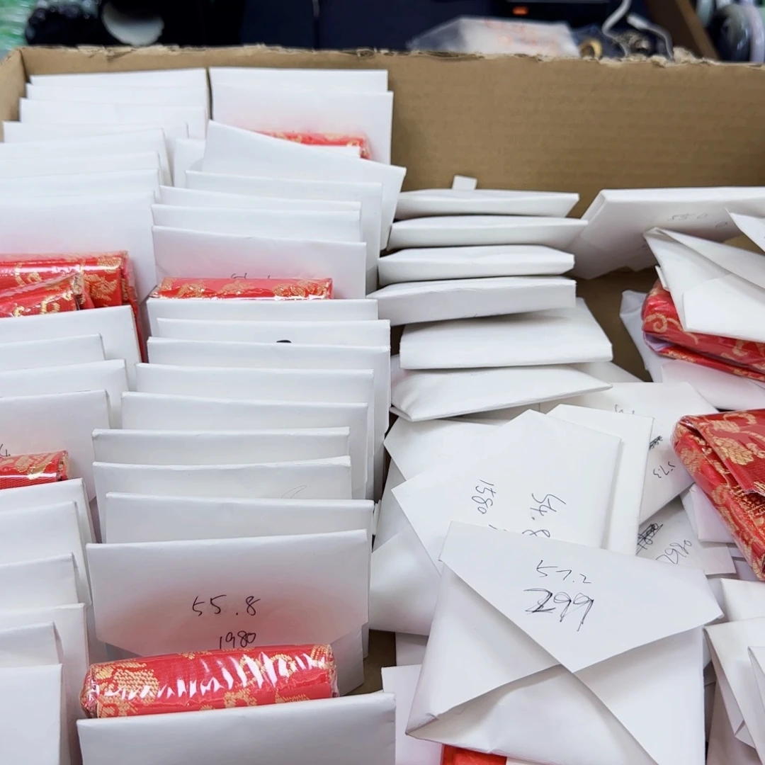 翡翠手镯未镶嵌棍**?