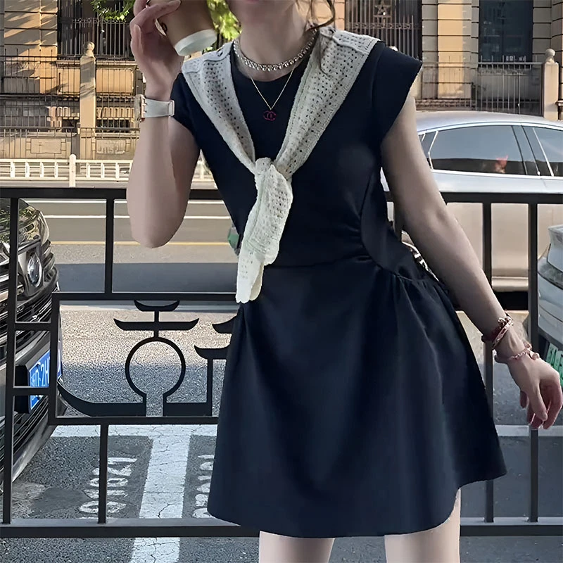 法式轻奢圆领别致高级感褶皱连衣裙女2025新款夏季气质简约短裙女