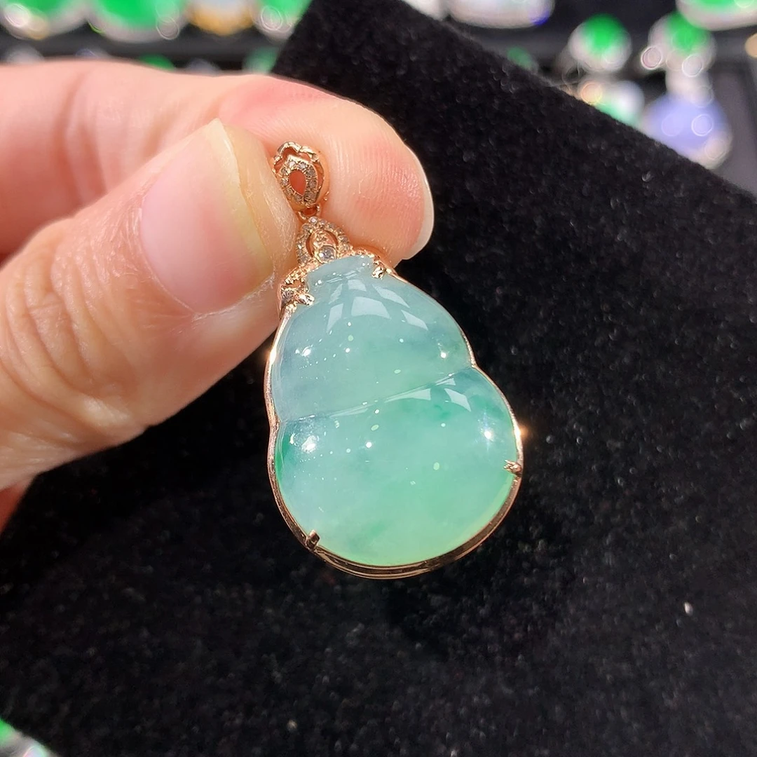 翡翠18K金镶嵌颈饰