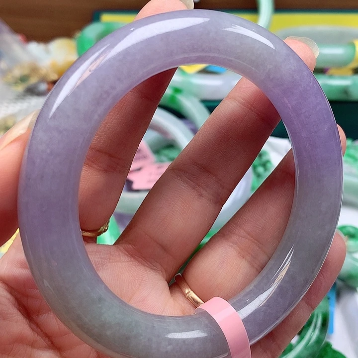 翡翠手镯未镶嵌翡翠