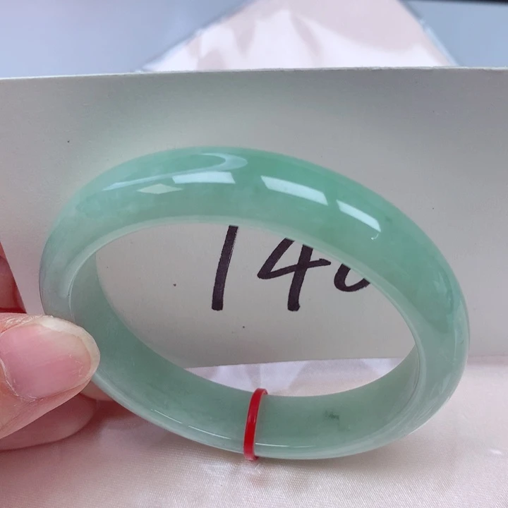 翡翠手镯未镶嵌翡翠