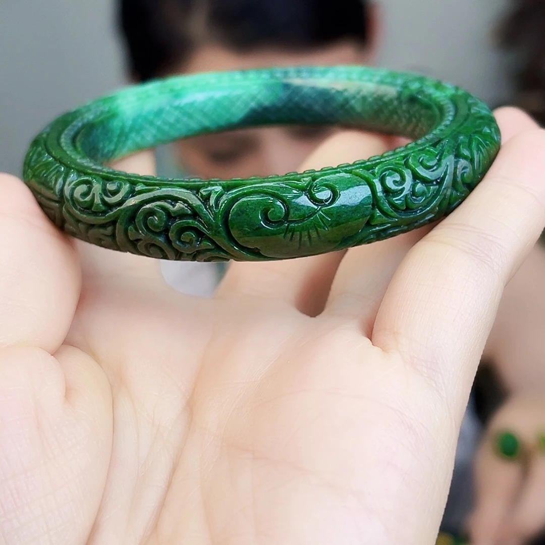 翡翠未镶嵌颈饰手镯