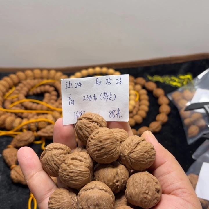 文玩核桃吊坠光头强磨盘手持