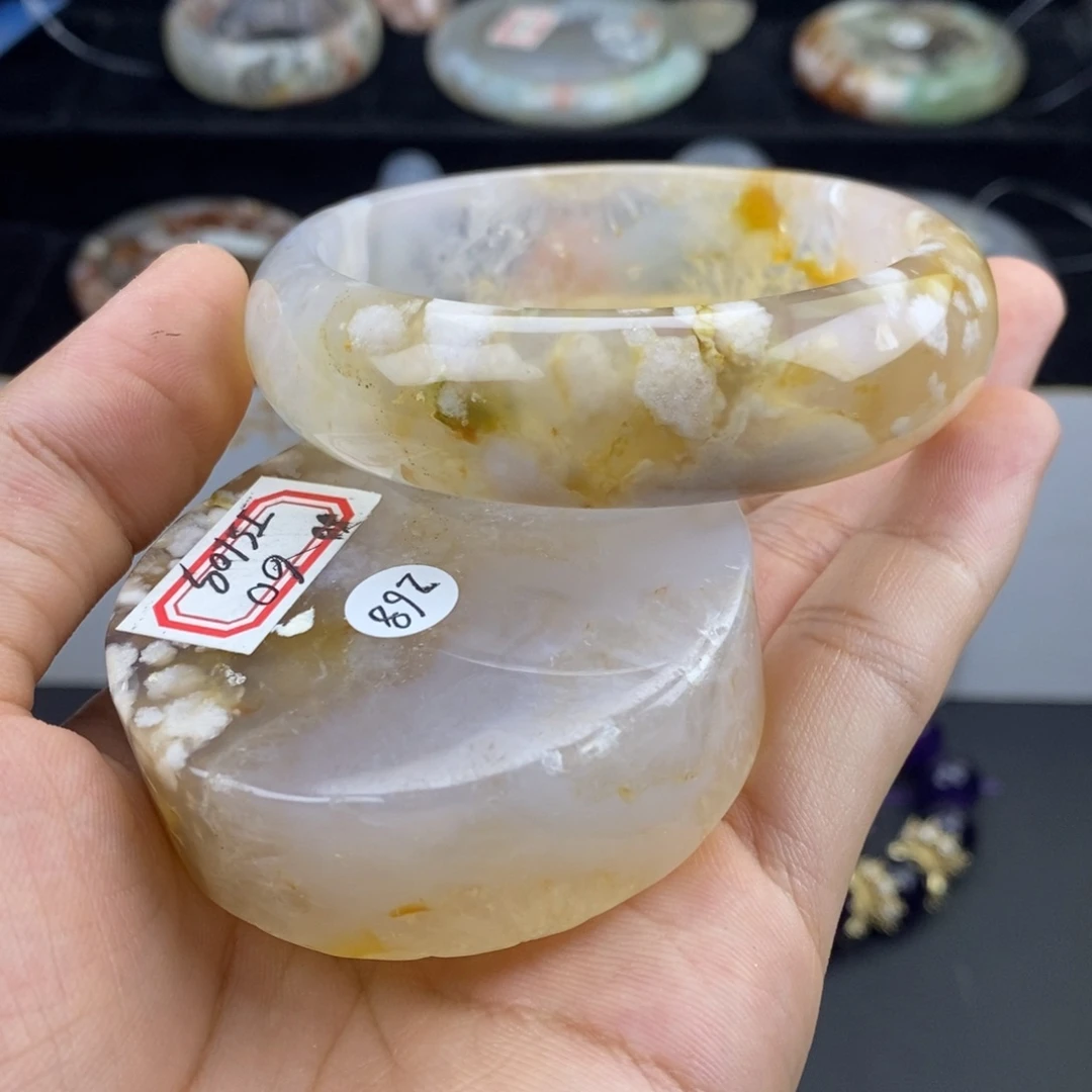 石英质玉手镯未镶嵌