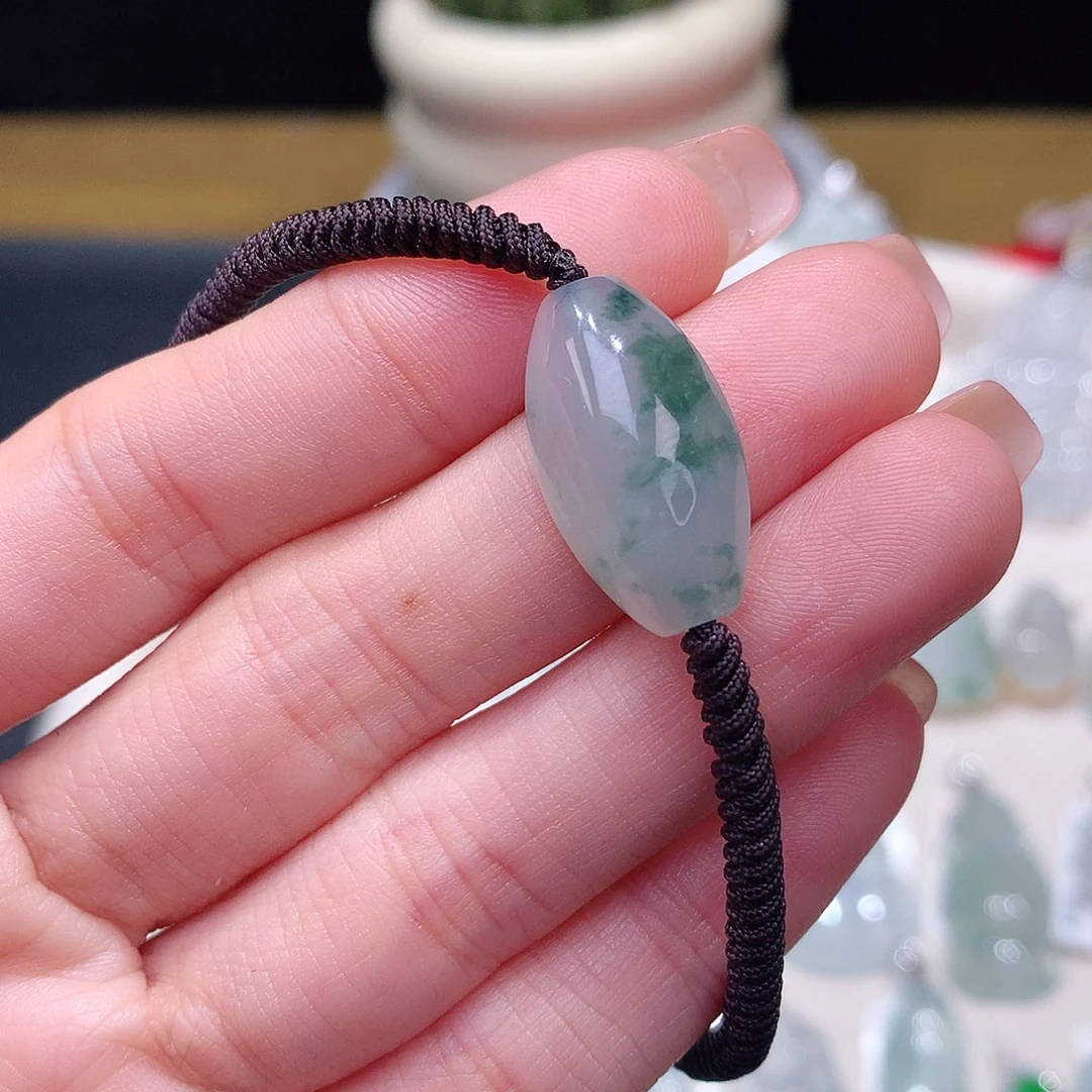 颈饰18K金镶嵌翡翠冰胶飘花枣珠