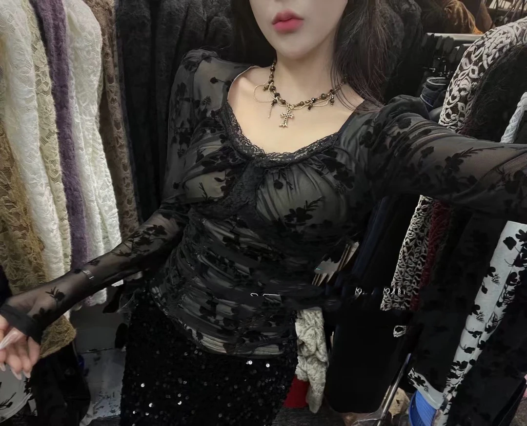 辣妹性感v领蕾丝植绒打底衫女内搭洋气秋冬法式纯欲网纱上衣