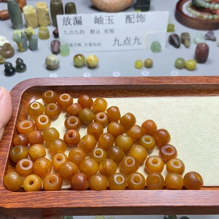 颖***子未镶嵌蛇纹石玉颈饰