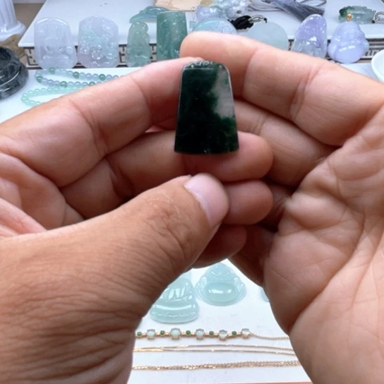 翡翠未镶嵌颈饰翡翠无事牌