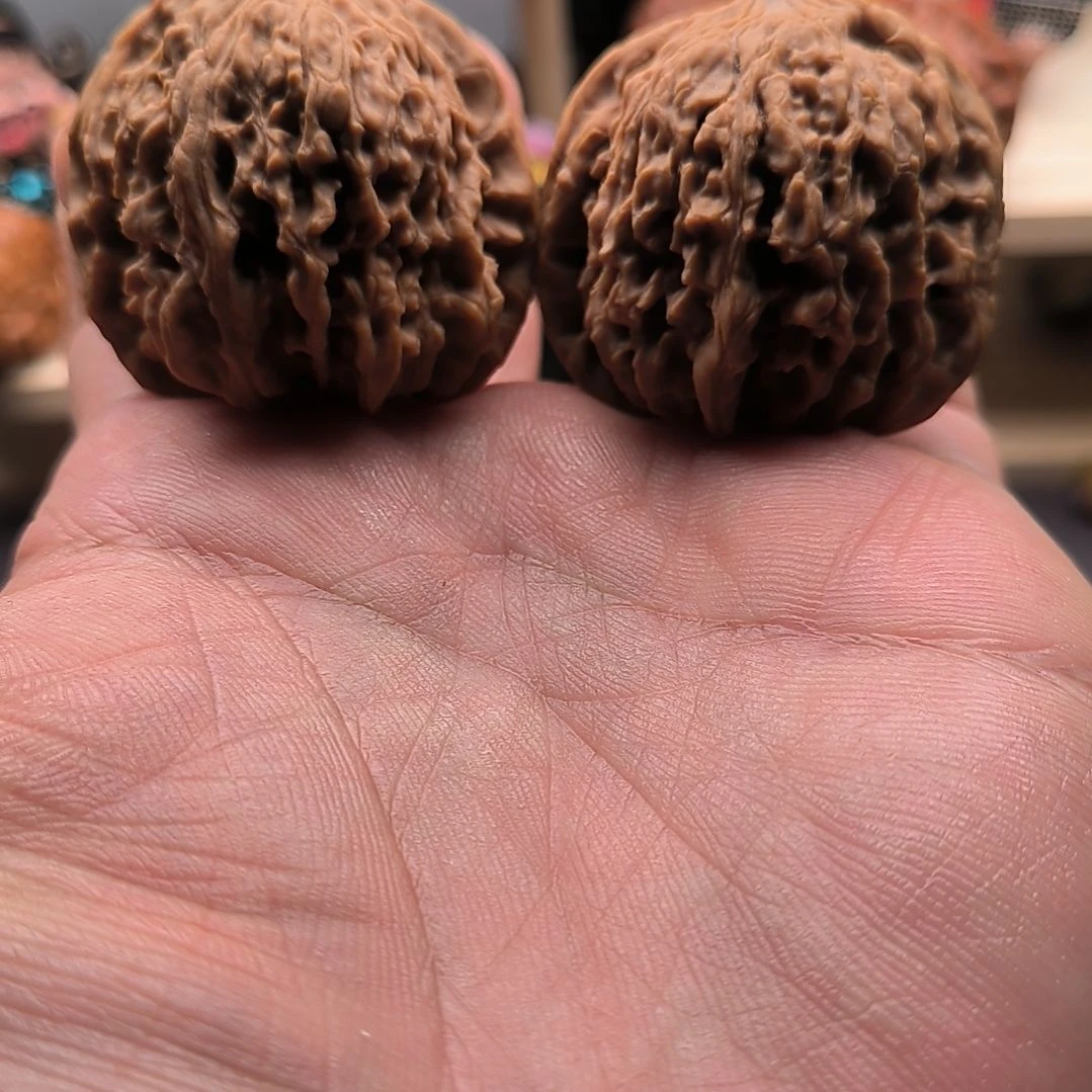 云***烟福利不退不换手把件