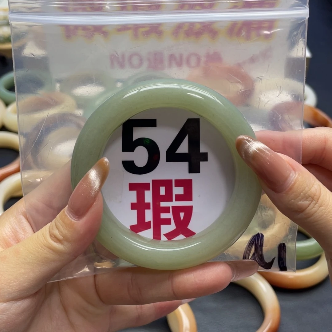 未镶嵌手镯石英质玉
