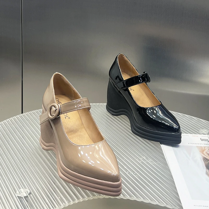 尖头浅口单鞋女春2025新款一字扣欧货厚底增高时尚坡跟鞋G9086-15