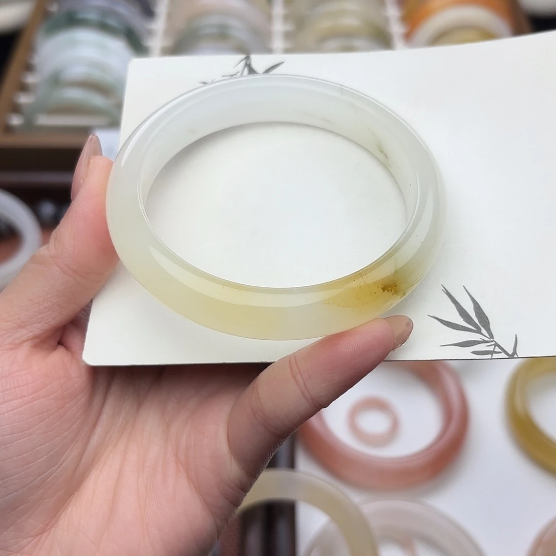 石英质玉（天山翠）未镶嵌手镯62+ 圈口