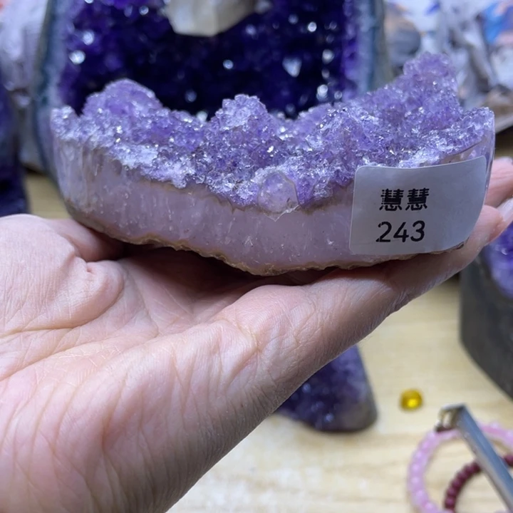 未镶嵌水晶大型摆件（非配饰）