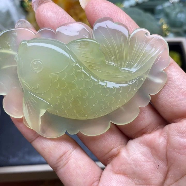 兮***子蛇纹石玉未镶嵌颈饰
