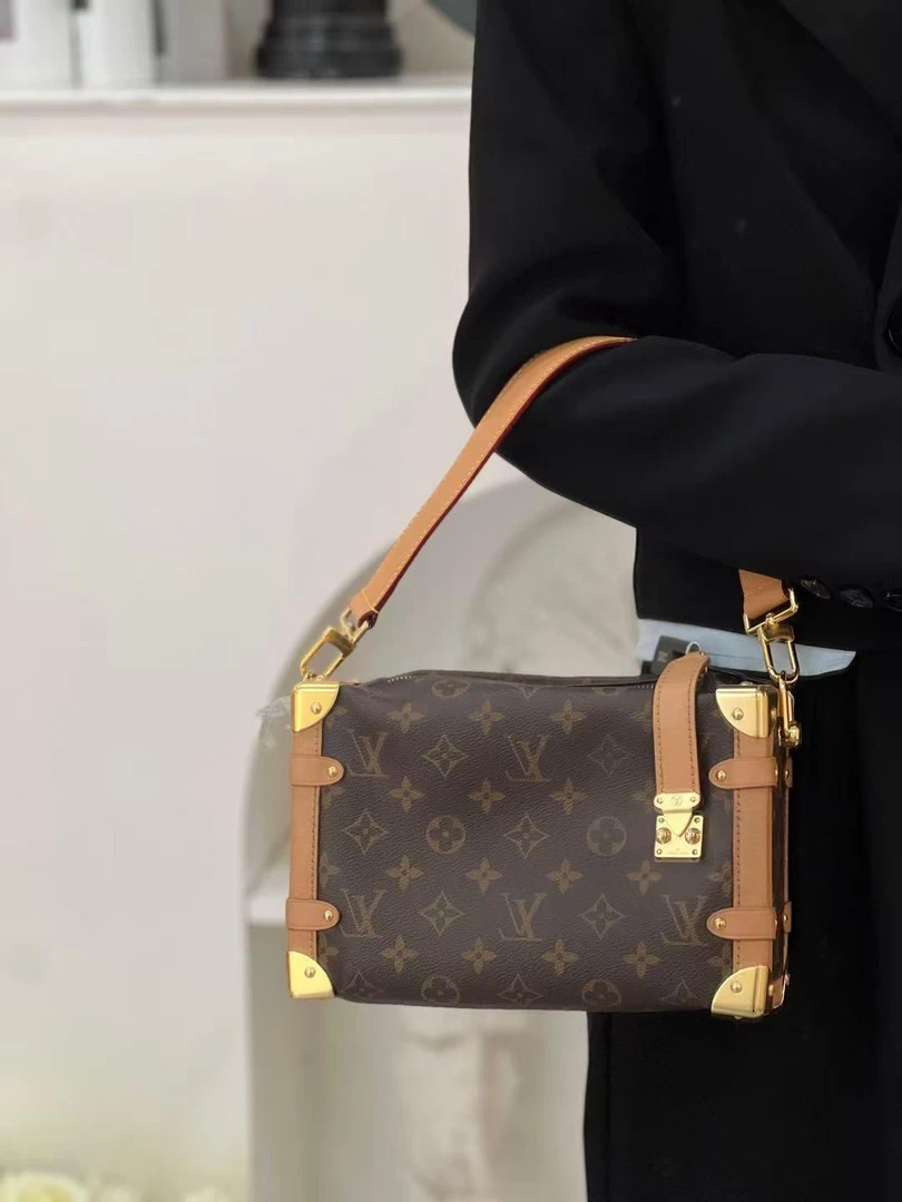 99新 LouisVuitton/路易威登 lv谷爱凌盒子中号老花斜挎包/优品