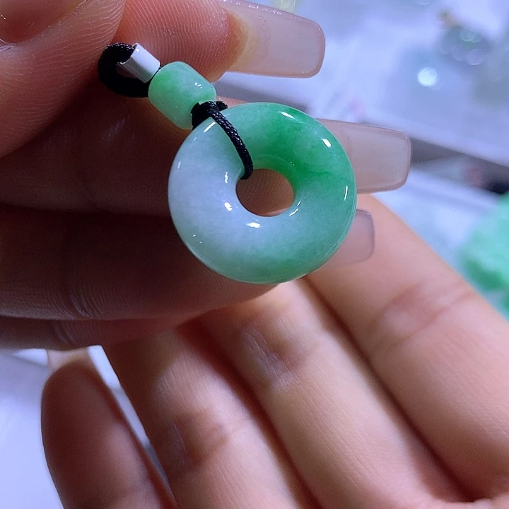 翡翠未镶嵌颈饰天然翡翠A货吊坠
