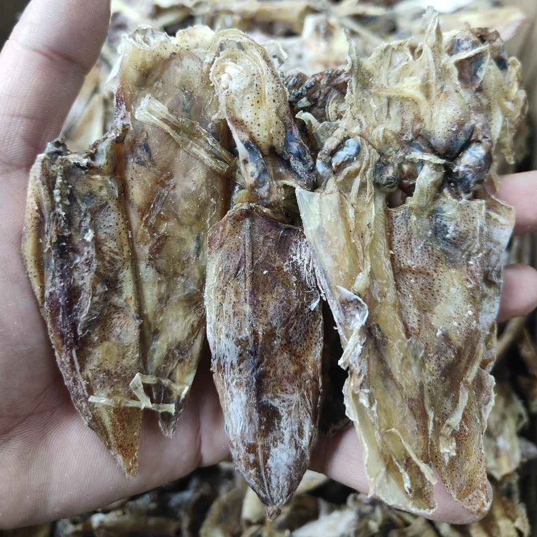 [船晒小号鱿鱼筒]汕尾港船晒鱿鱼筒有独特的鱿鱼筒味道，介意勿拍