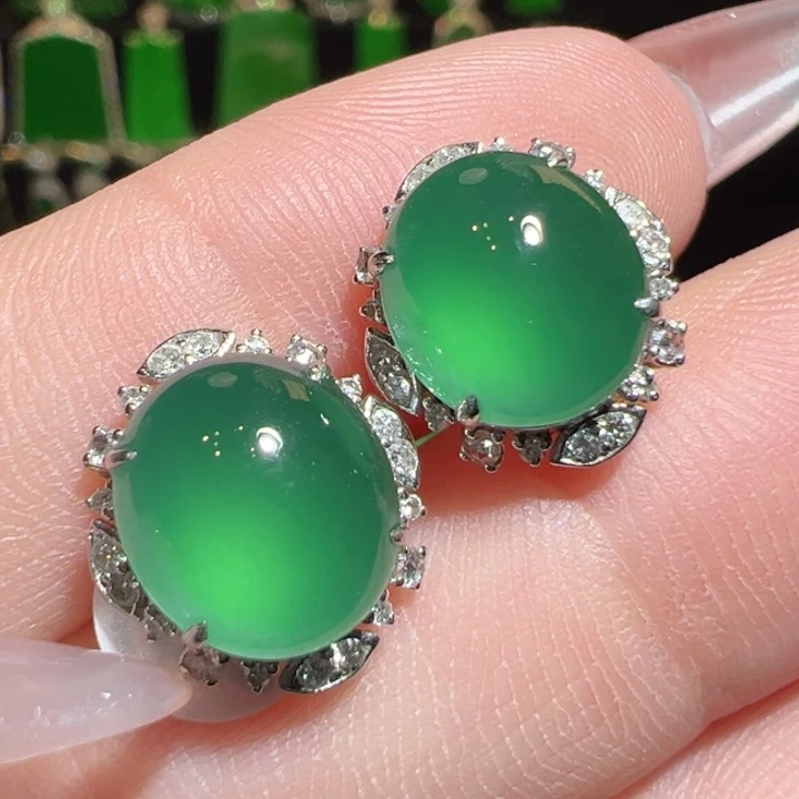 18K金镶嵌挂件翡翠