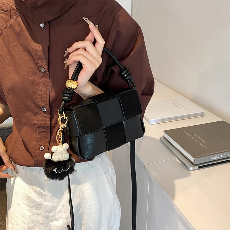 2024年新款单肩背包洋气时尚休闲YM602