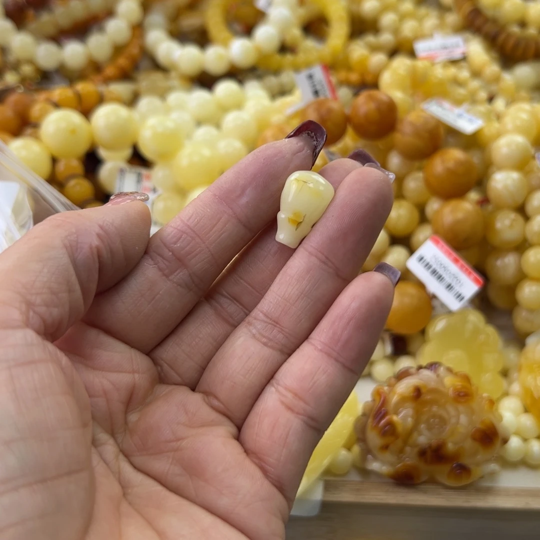 琥珀珠宝奇石未镶嵌