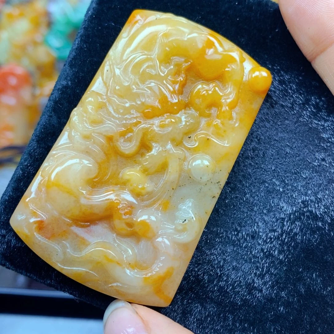 未镶嵌石英质玉（黄龙玉）颈饰