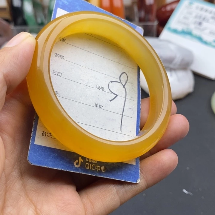 未镶嵌手镯石英质玉