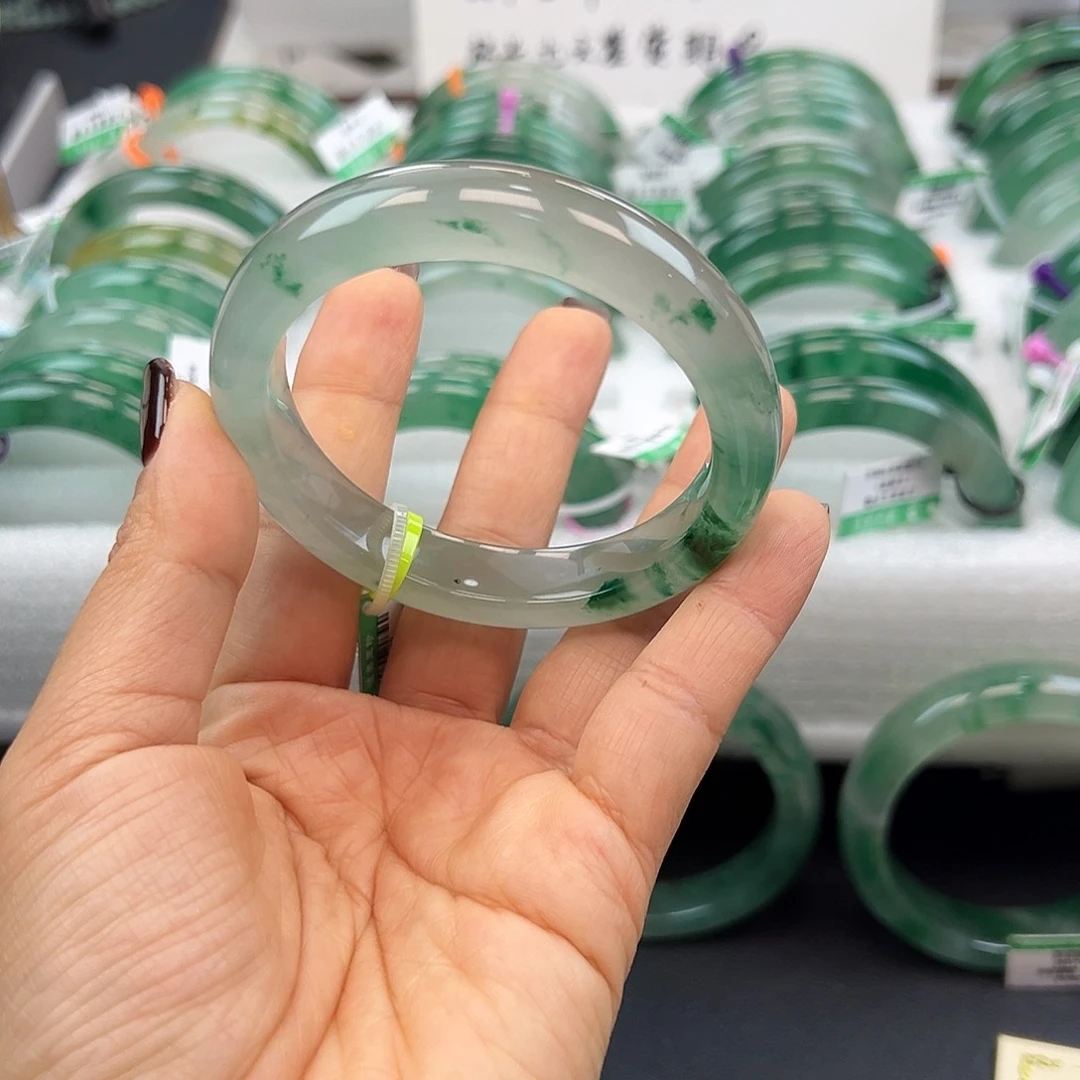 未镶嵌手镯石英质玉