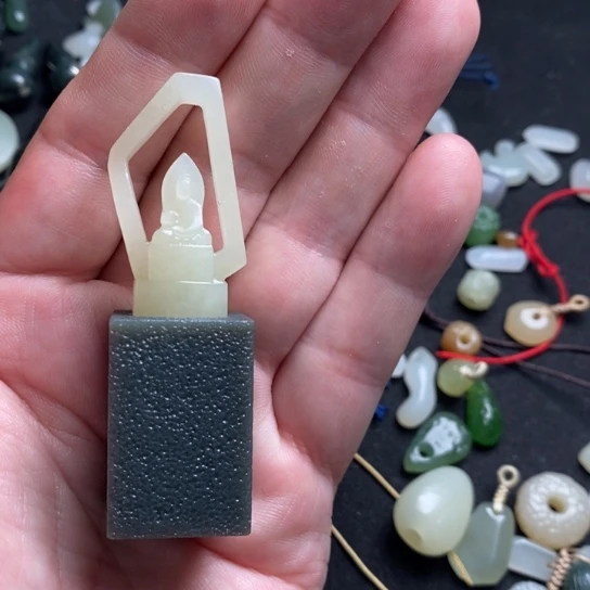 和田玉未镶嵌颈饰