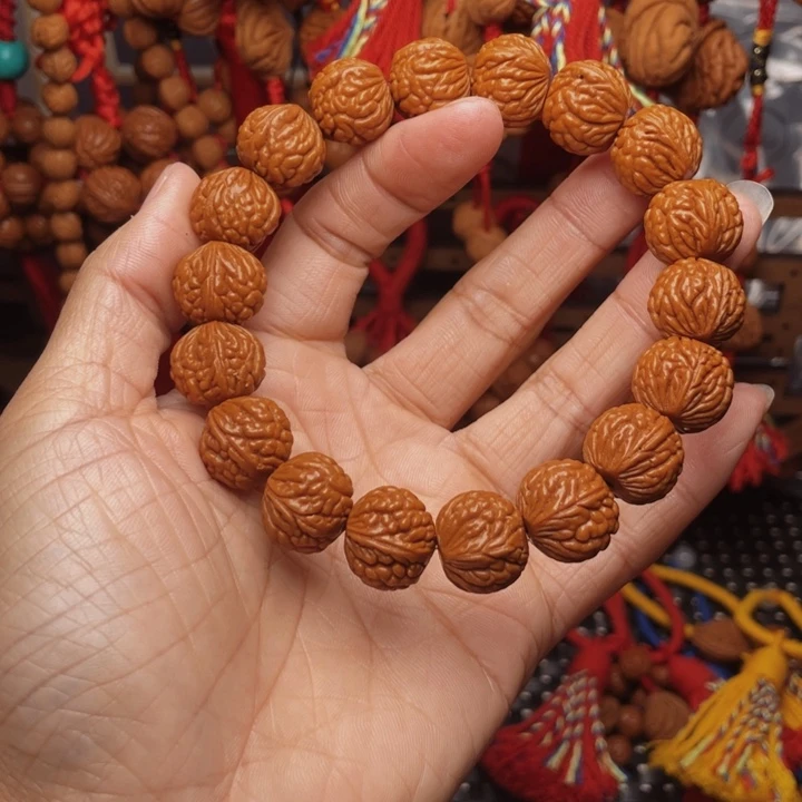 木质类龙纹桃枭挂件