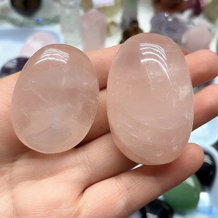 111克粉水晶把玩2个未镶嵌水晶
