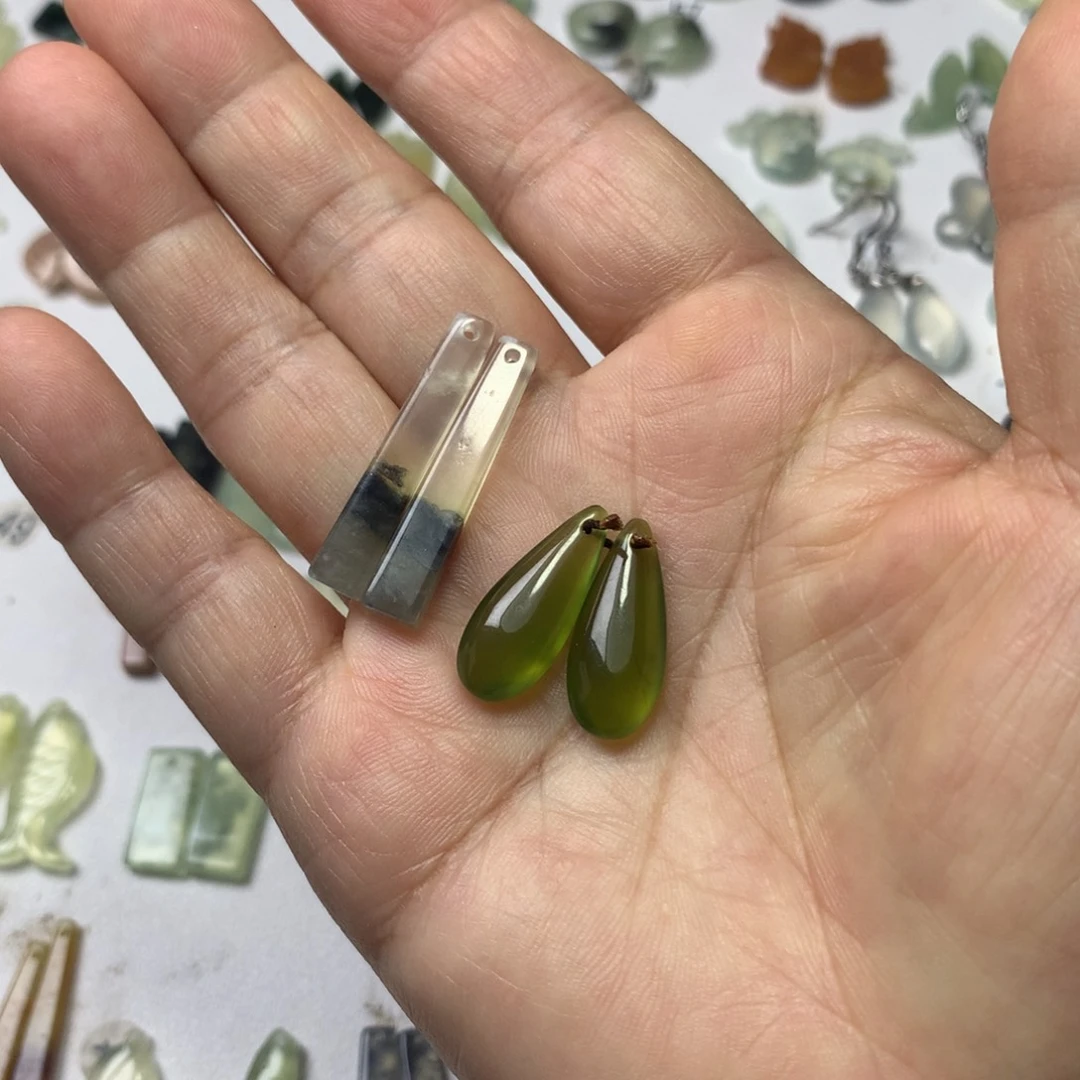 ****千蛇纹石玉未镶嵌耳环