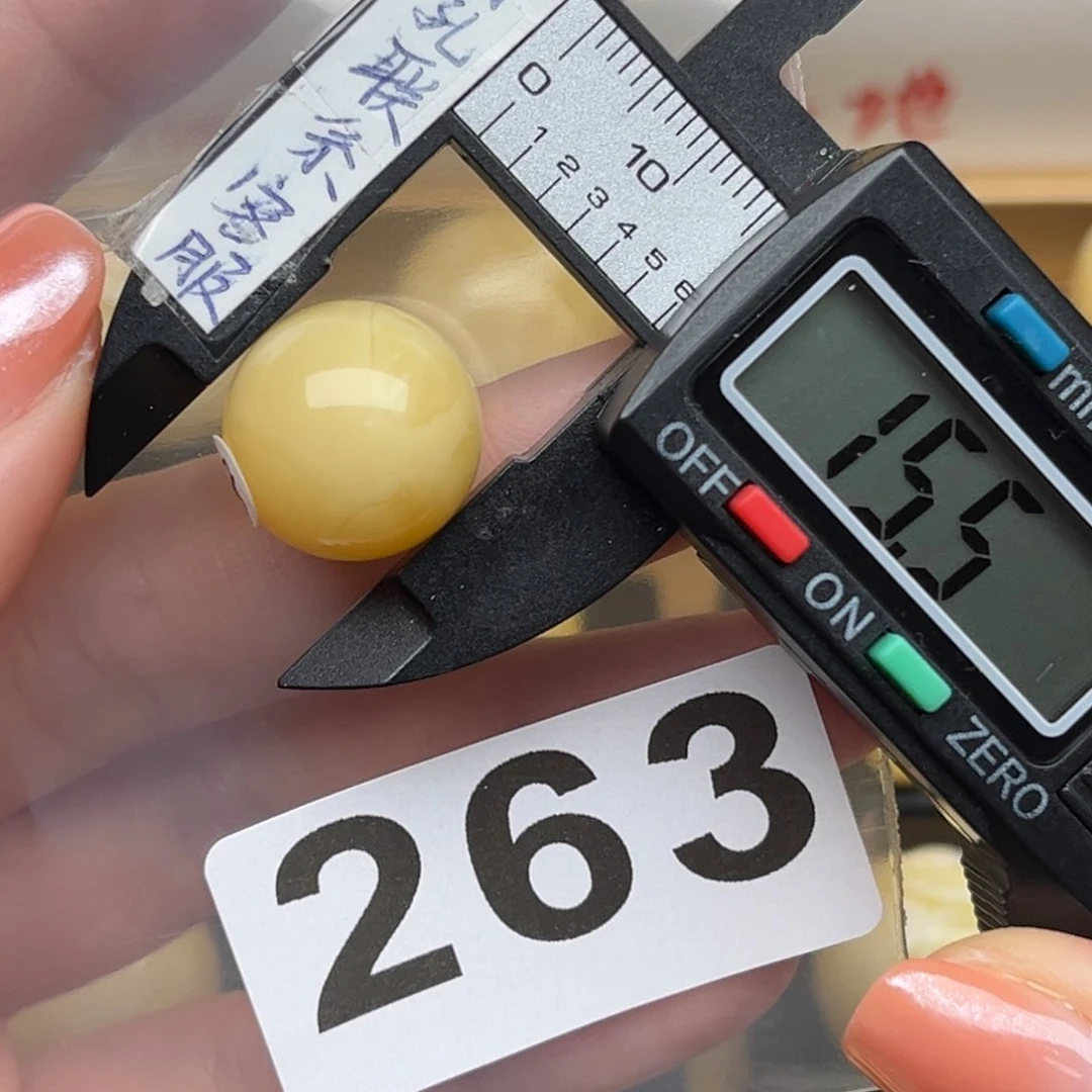 蜜蜡裸石未镶嵌胡*条