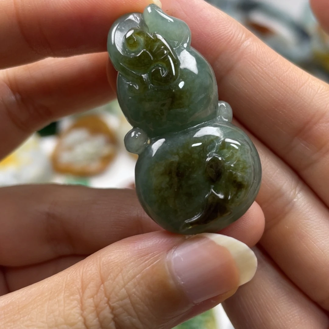 翡翠未镶嵌项圈牌子