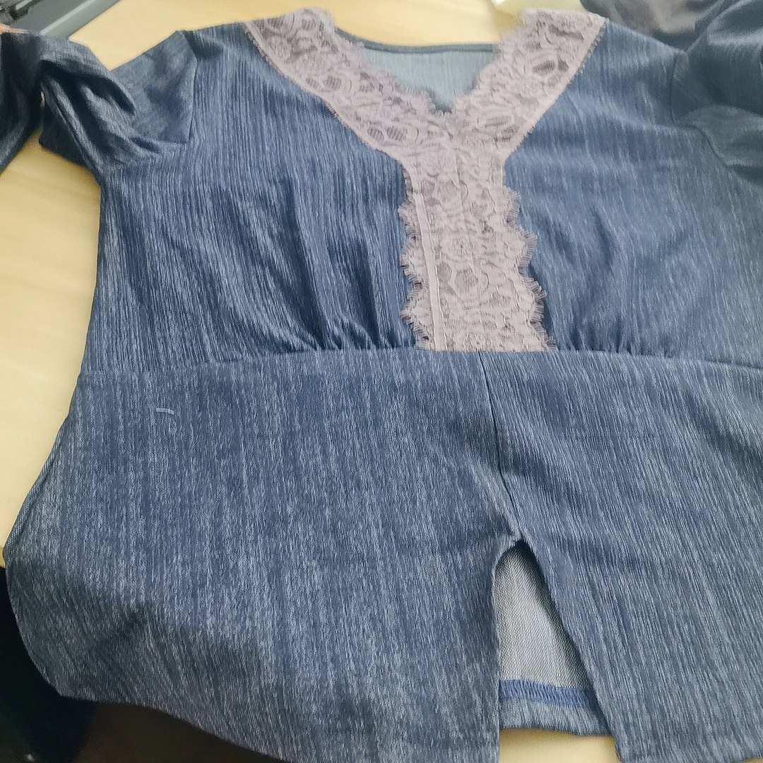 X薄款牛仔针织棉花边小衫S25408