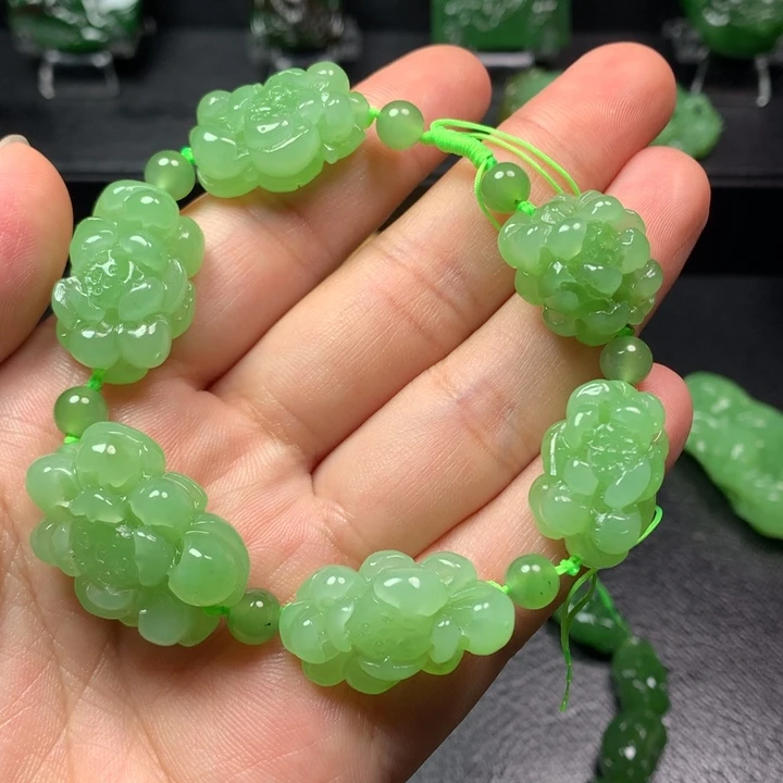 南***方和田玉未镶嵌颈饰