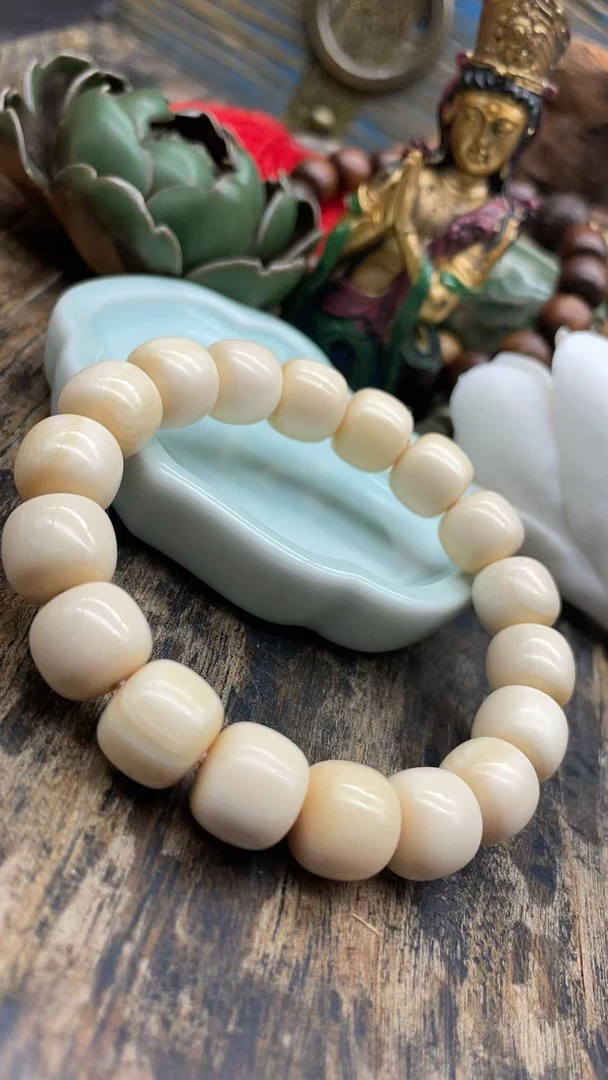 A33精品猛犸牙卡12MM左右文玩高奢老型单圈成品手串（瑕疵）