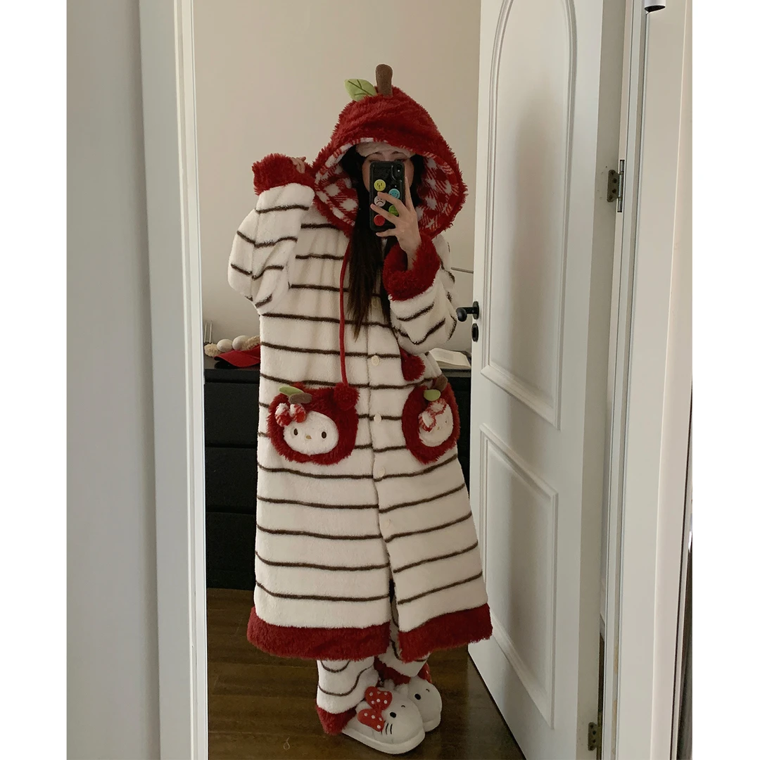 法兰绒睡袍套装女冬季加厚加绒睡衣hellokitty刺绣珊瑚绒家居服