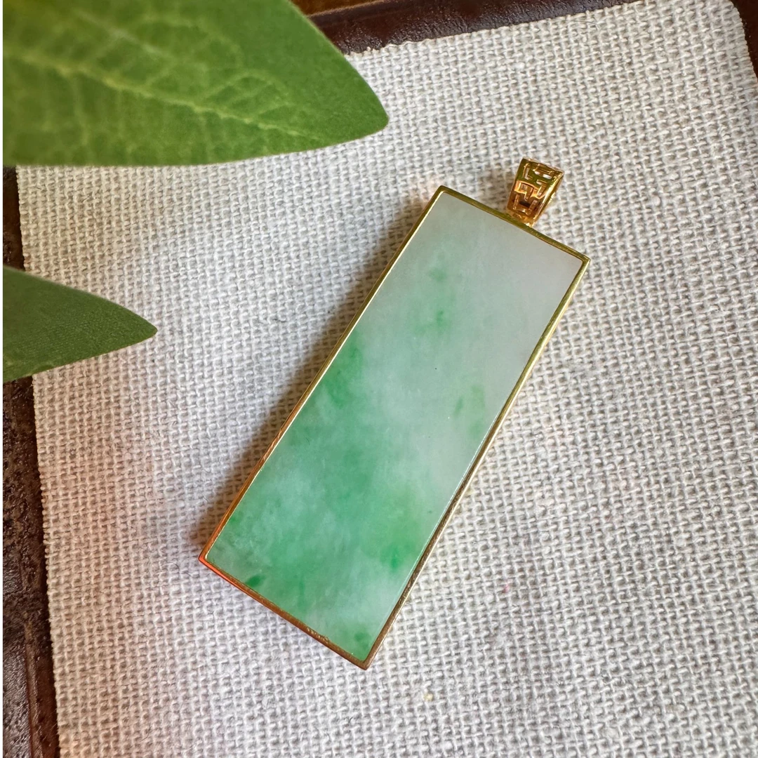 玉翡棠天然缅甸A货翡翠白底青无事牌吊坠18K金