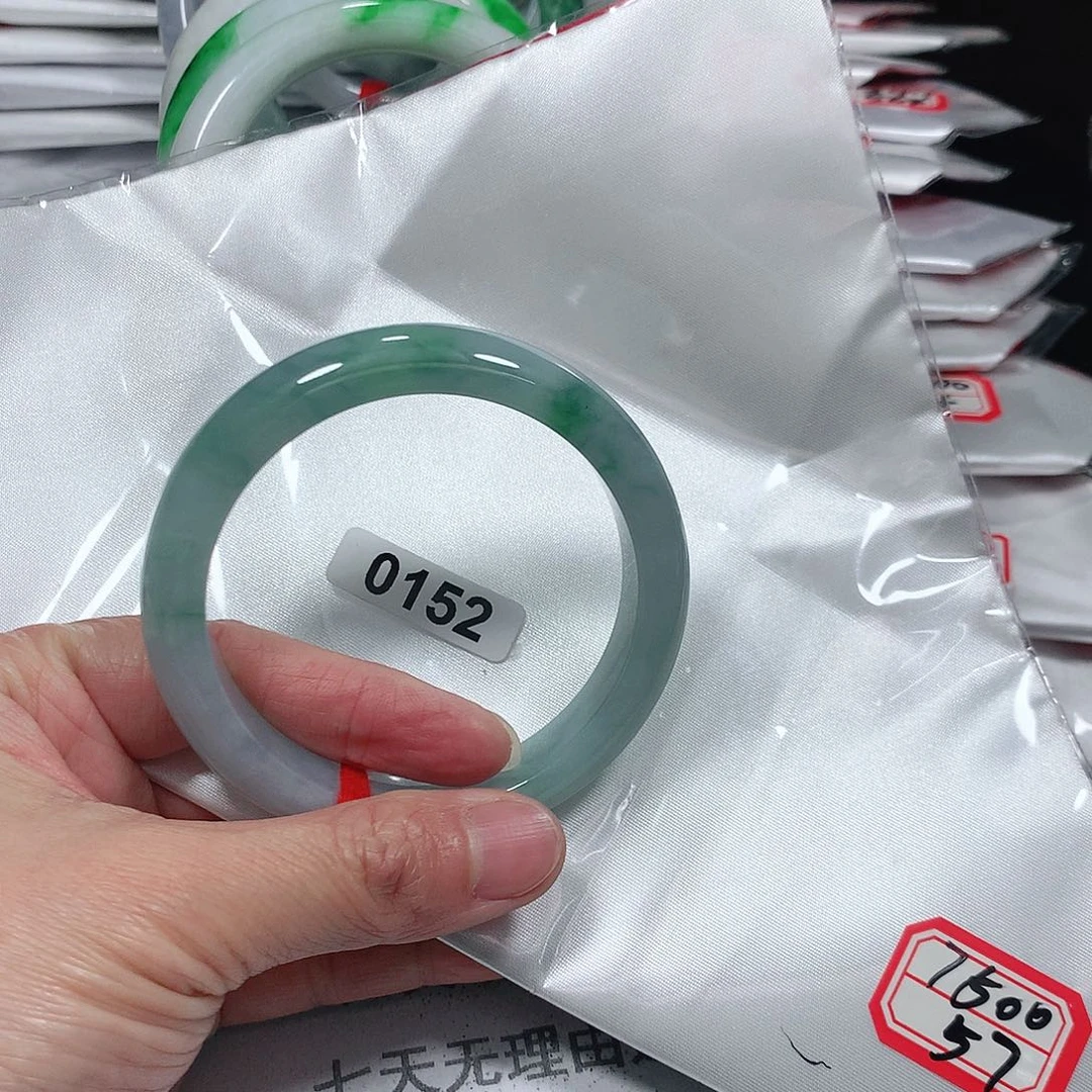 翡翠手镯未镶嵌天然缅甸A货翡翠手镯